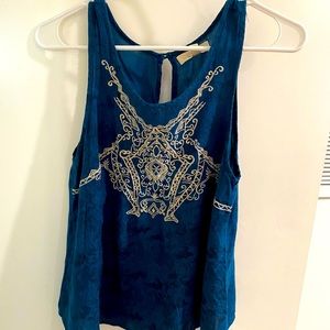 Embroidered sleeveless top.